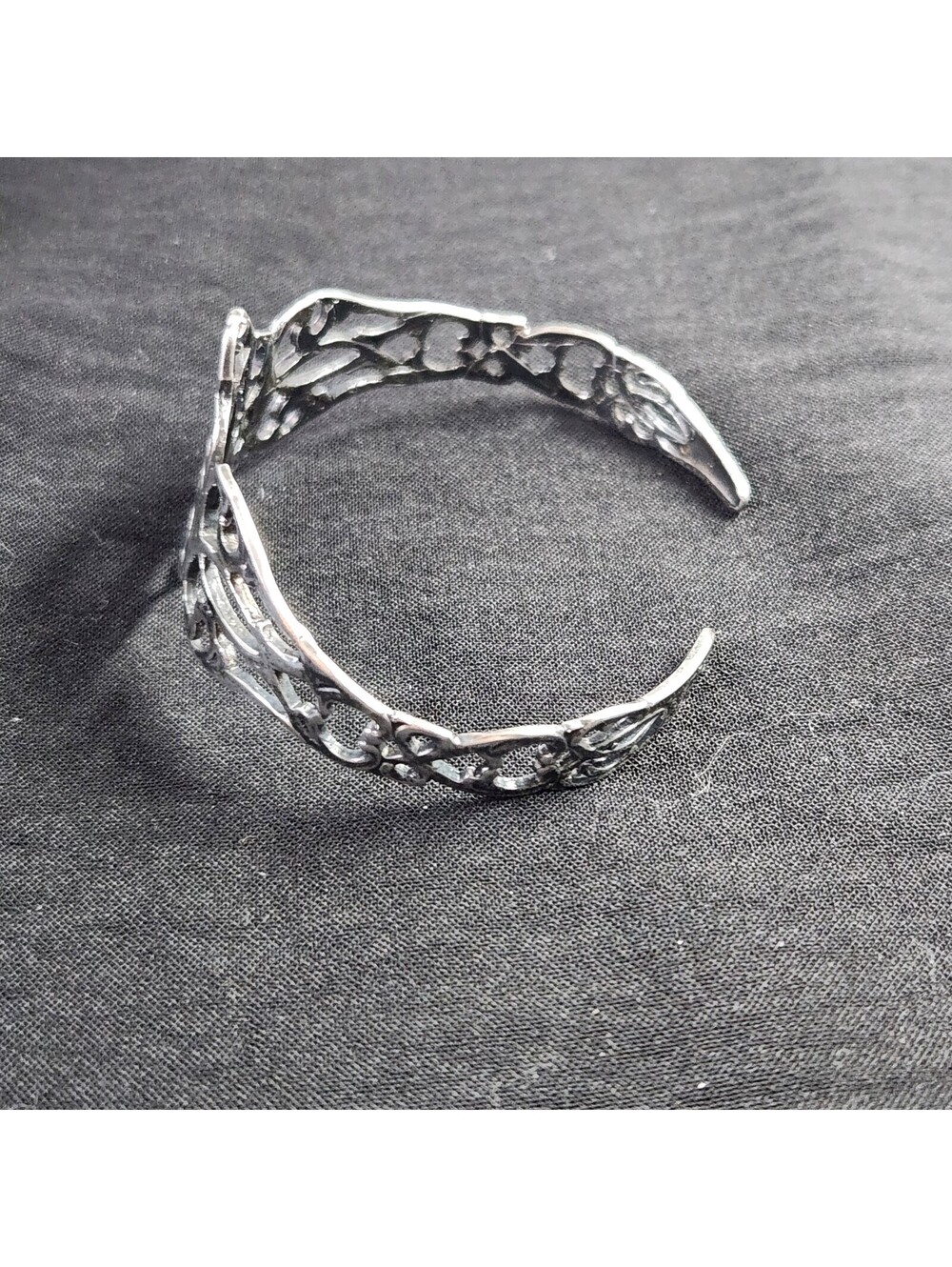 Openwork cuff bracelet - Picture 2 of 4